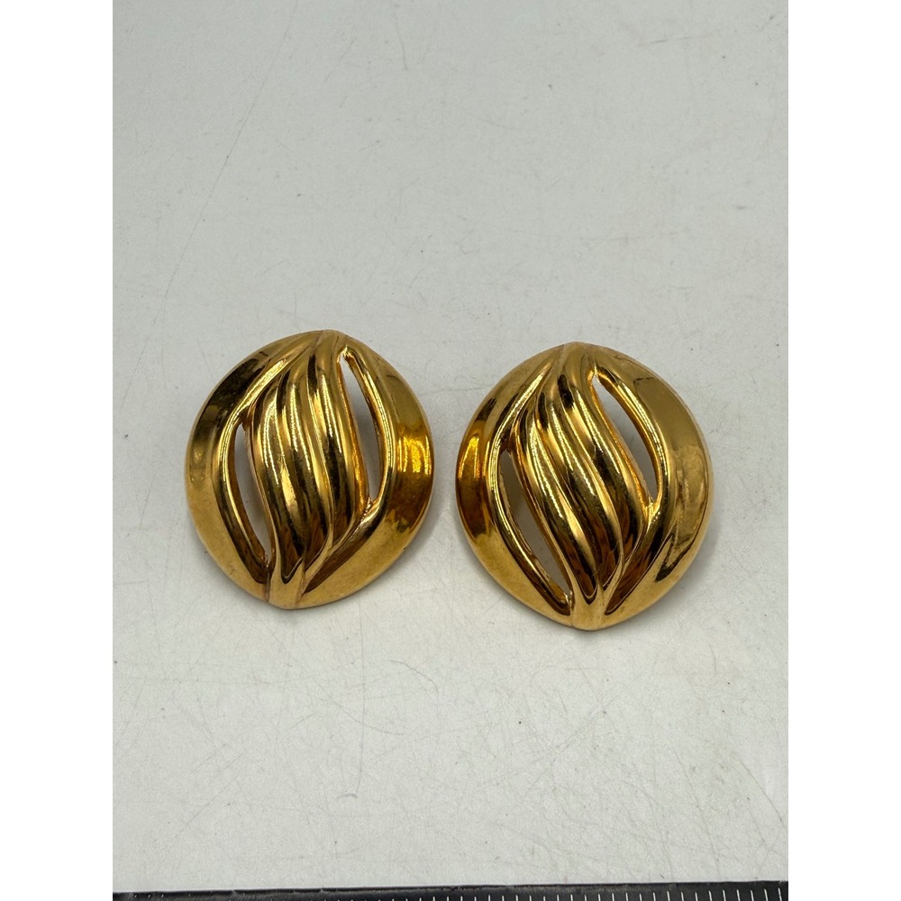 Vintage Gold Tone Ribbed Openwork Domed Clip On Statement Earrings Round 1.25"
